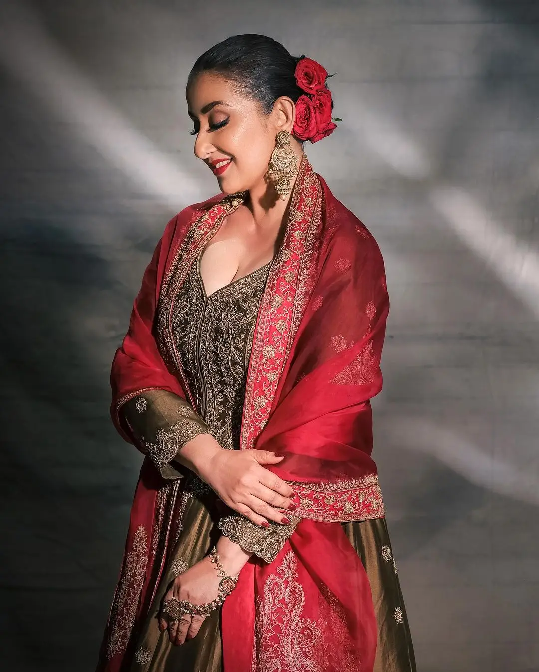 BOLLYWOOD ACTRESS MANISHA KOIRALA STILLS IN RED DRESS